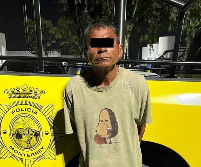Capturan a ladrón en Mitras Centro