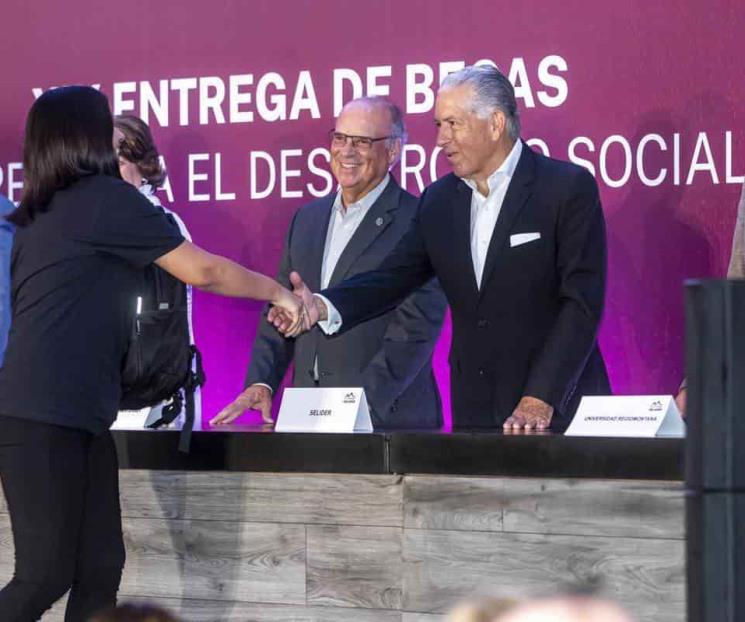 Dan apoyos a jóvenes líderes enfocados en desarrollo social
