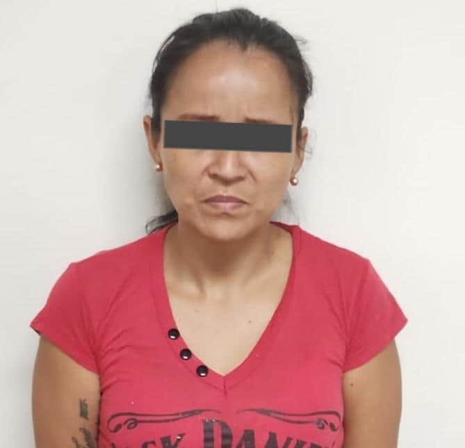 Una pareja señalada como los presuntos homicidas de un hombre, a quien además mutilaron por una deuda de droga, fueron arrestados por elementos de la Agencia Estatal de Investigaciones.