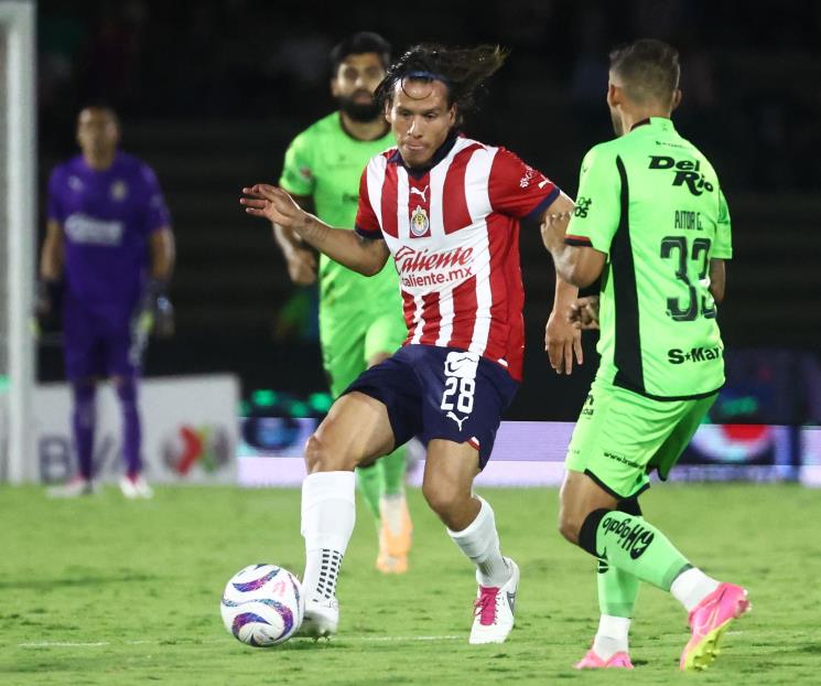 Empata Chivas, pero mantienen liderato