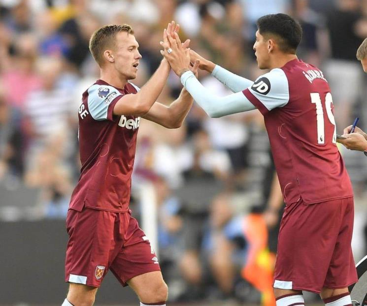 Edson Álvarez debuta con victoria en Premier League