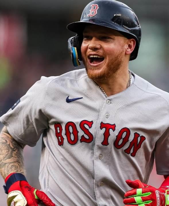 Brilla Verdugo con Boston