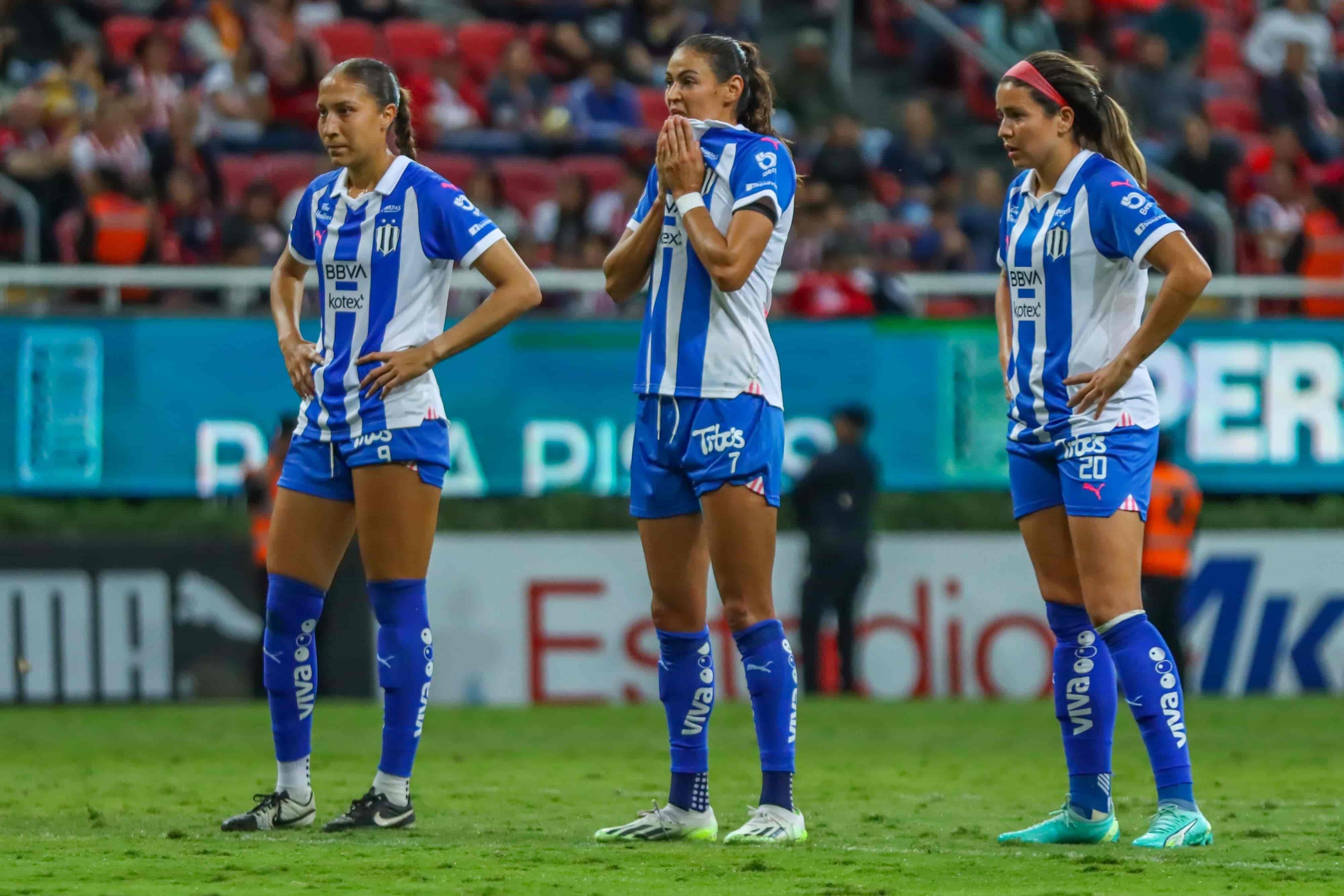 Caen Rayadas y pierden su invicto en el torneo.