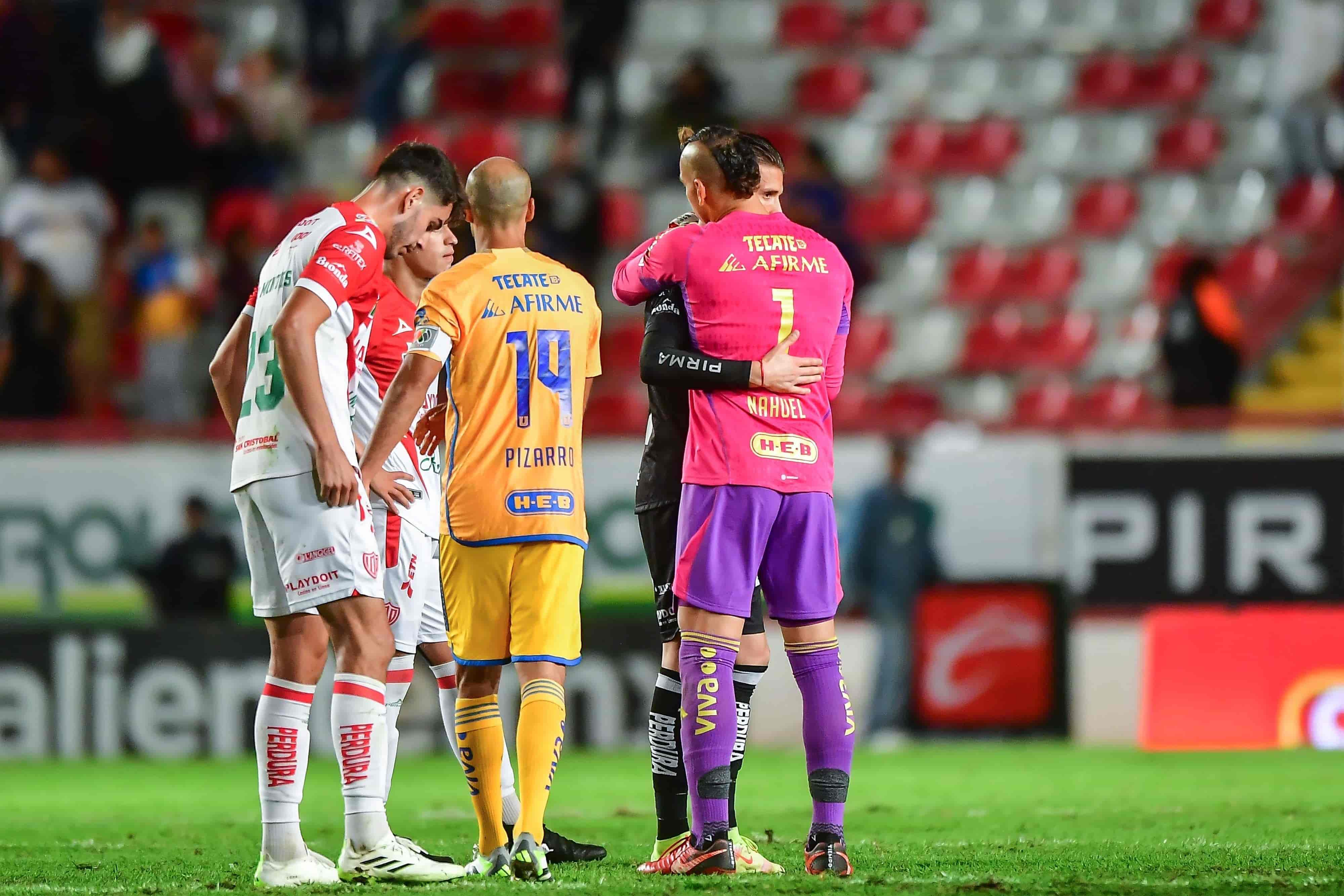 Felinos derrotan a Necaxa en su centenario.