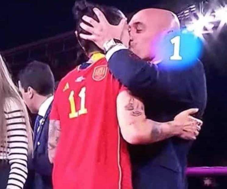 Se disculpa Luis Rubiales por besar a Jennifer Hermoso