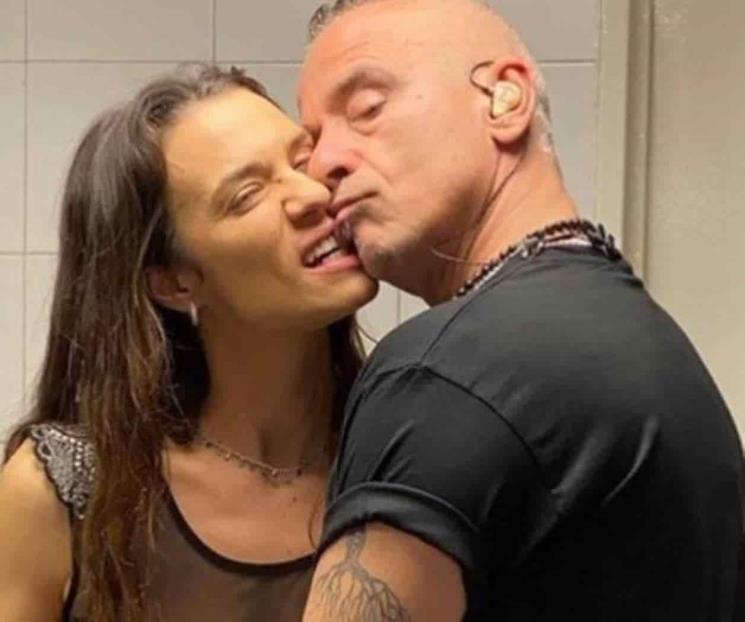 Eros Ramazzotti presenta a su novia y lo tunden en redes Eros Ramazzotti presenta a su novia y lo tunden en redes