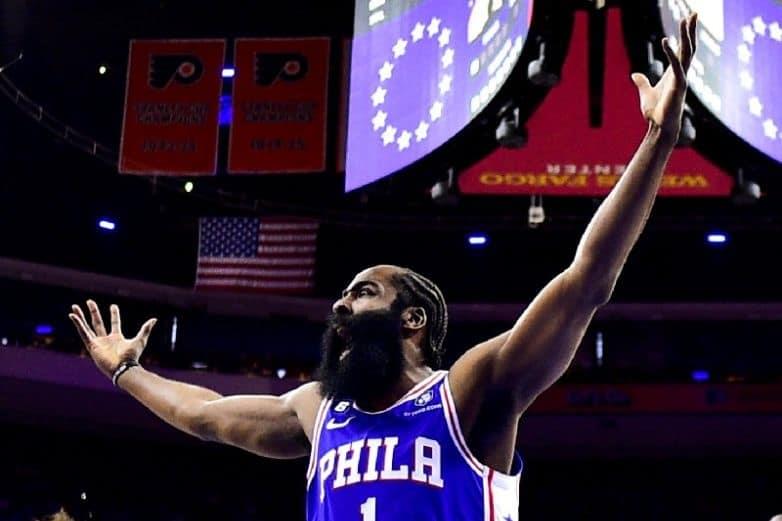 Multan a Harden con 100 mil dólares