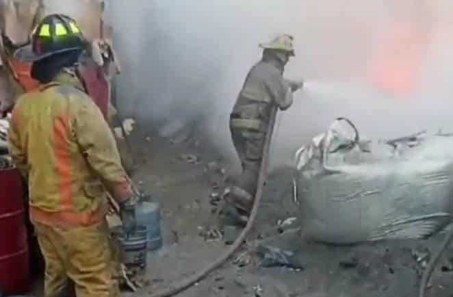 El incendio de diverso material de reciclaje en el patio de una empresa en la Colonia Nuevo San Sebastián, en el municipio de Guadalupe, movilizó ayer a elementos de rescate.