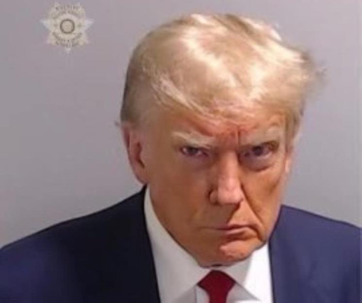 Trump se entrega en Georgia; sale bajo fianza