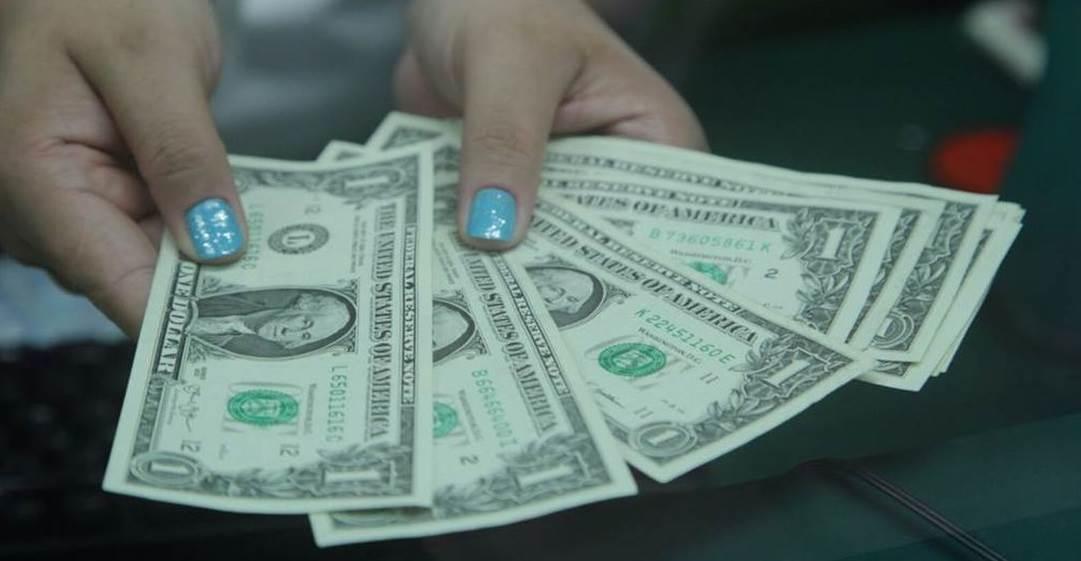 Precio del dólar: moneda abre en 16.83 pesos al mayoreo