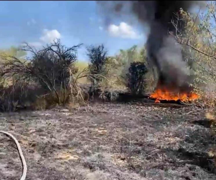 Se incendia tiradero clandestino de llantas en Cadereyta