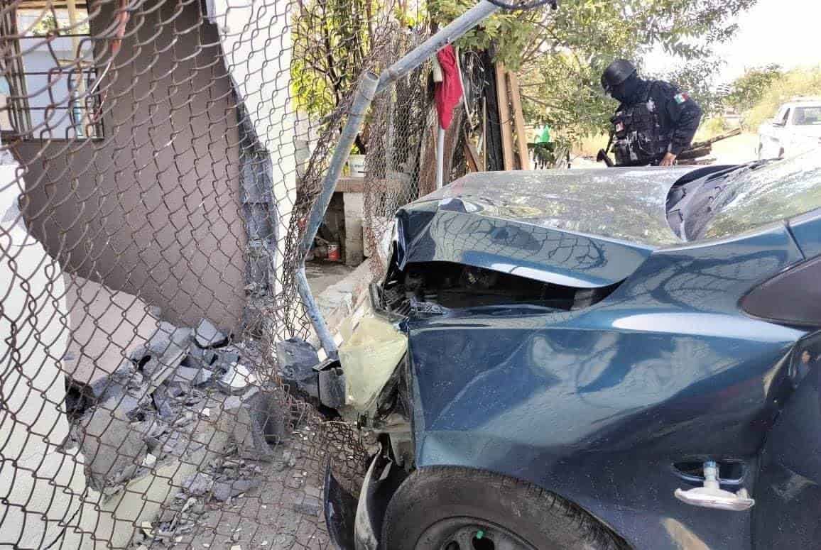 Una mujer terminó con lesiones de consideración, al estrellarse contra la pared de una vivienda, en el municipio de Linares.