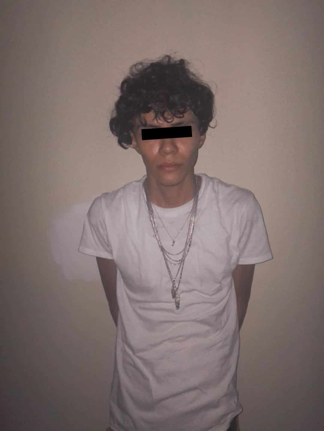 Elementos de la Policía de Juárez detuvieron a un sujeto por el delito de allanamiento de morada, amenazas y portación de arma de fuego, en la Colonia Valle Real.