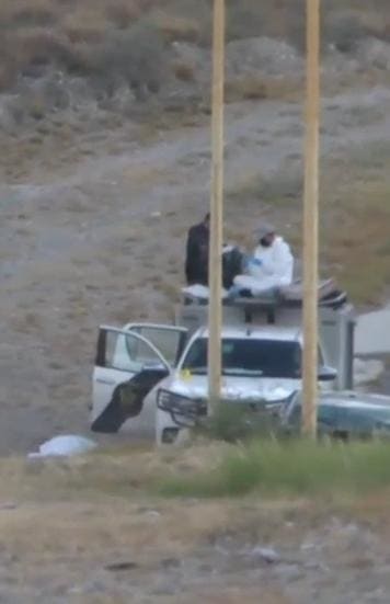 Las cabezas de tres hombres dentro de una hielera y con un mensaje, fueron encontradas esta madrugada en el municipio de Salinas Victoria, a unos kilómetros donde fueron dejados tres cadáveres decapitados en la misma localidad.