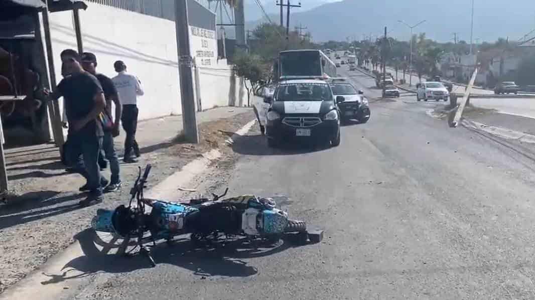 Impacta a motociclista y escapa