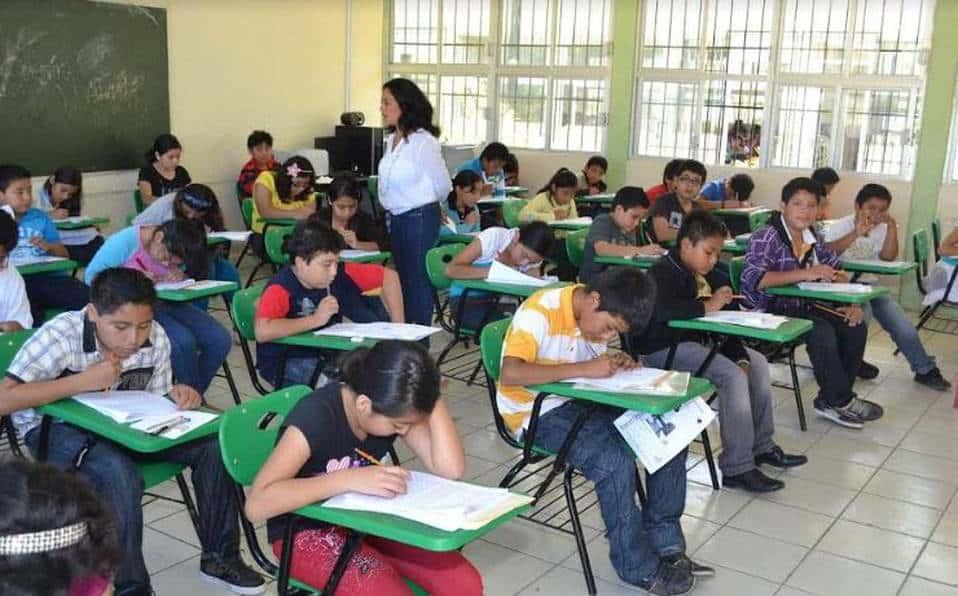 Hay 818 mil personas en NL con rezago educativo