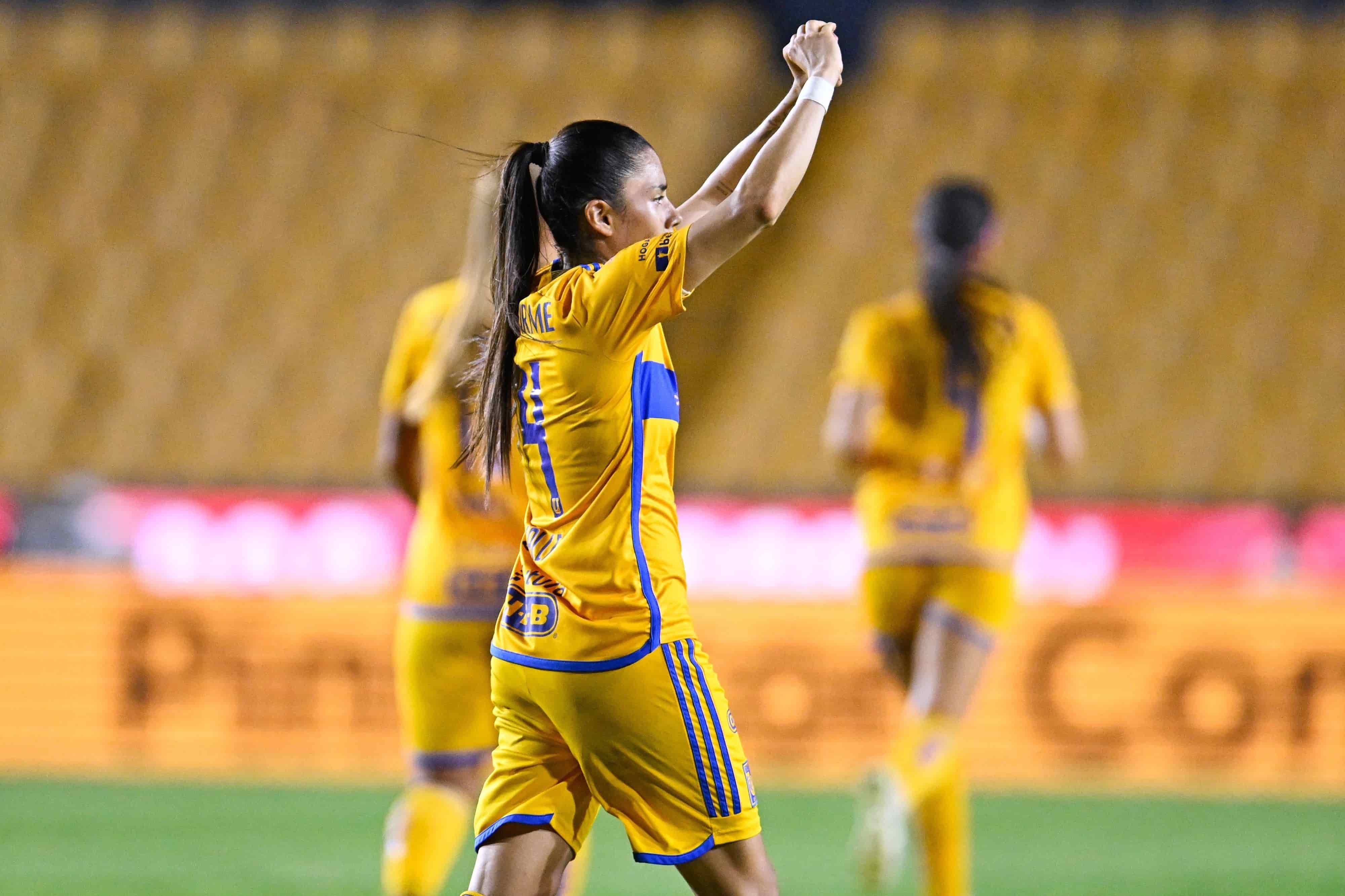 Lizbeth Ovalle hace el 2-0.