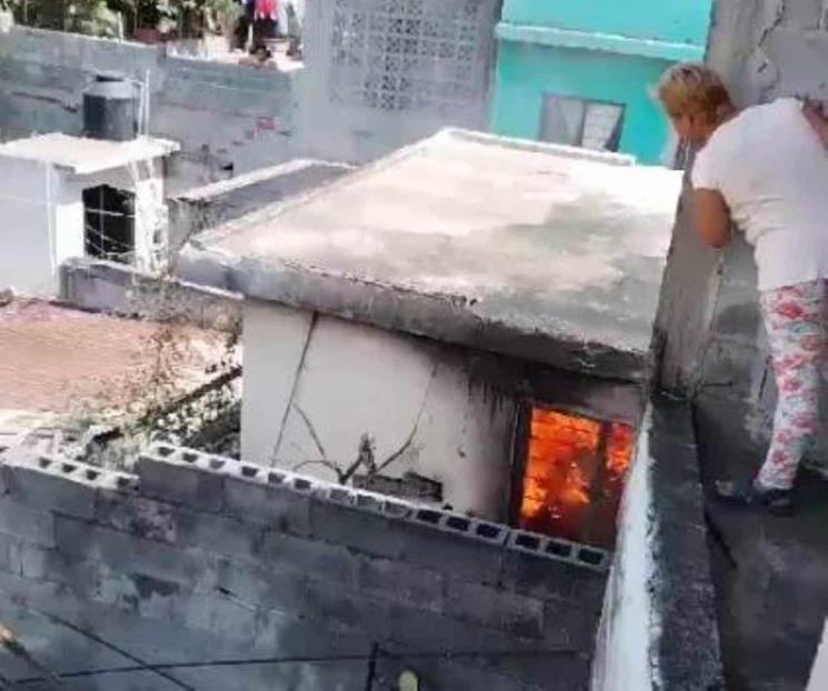 Vivienda se incendia al sur de Monterrey