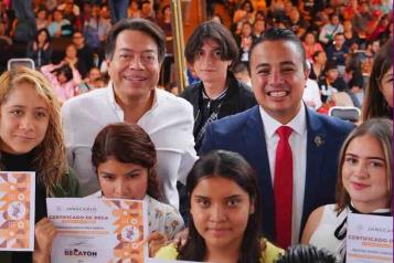 Mario Delgado llama a no hacer caso a rumores sobre libros