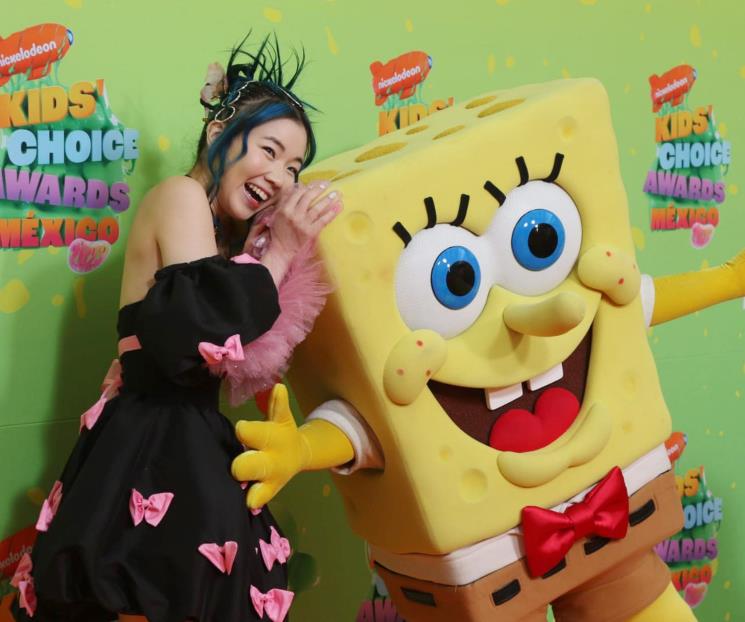 Desfilan famosos en alfombra del Kid’s Choice Awards México