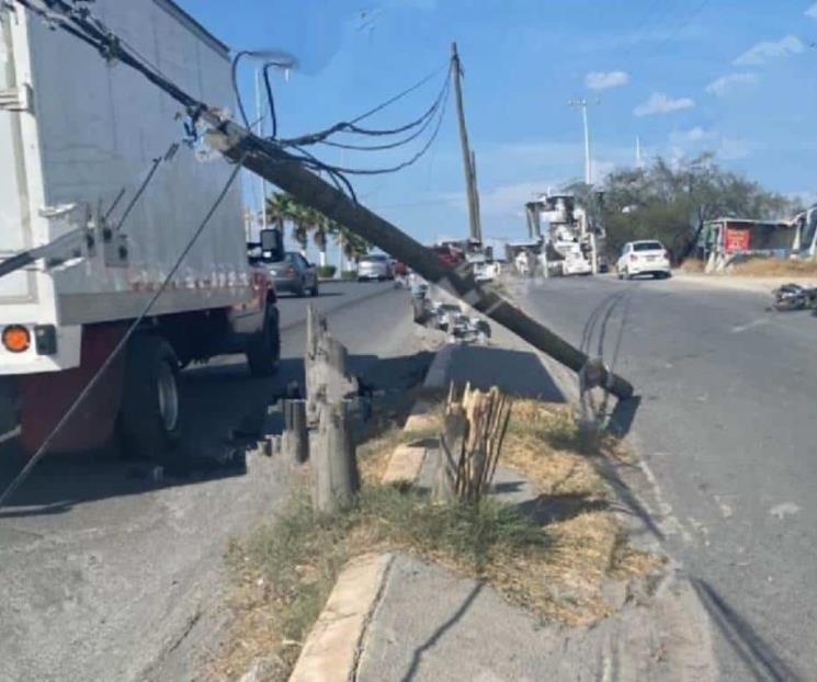 Impacta moto contra poste