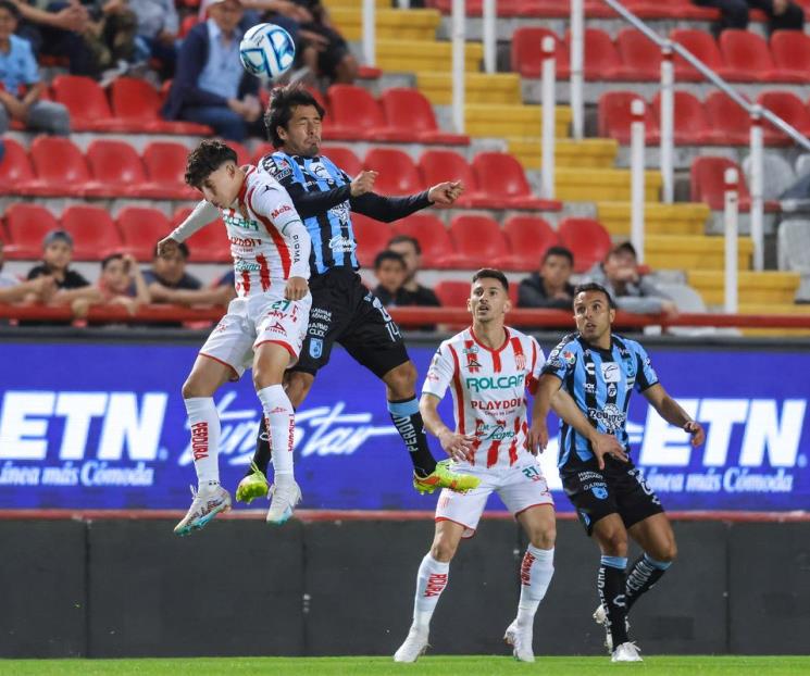 Necaxa recibe a Gallos, en duelo de coleros