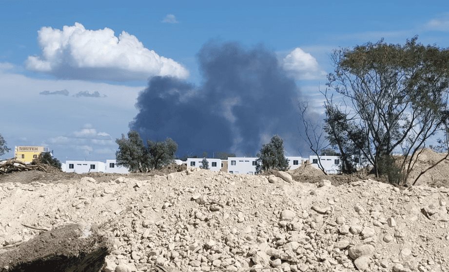 Explotan contenedores con diésel en Cadereyta