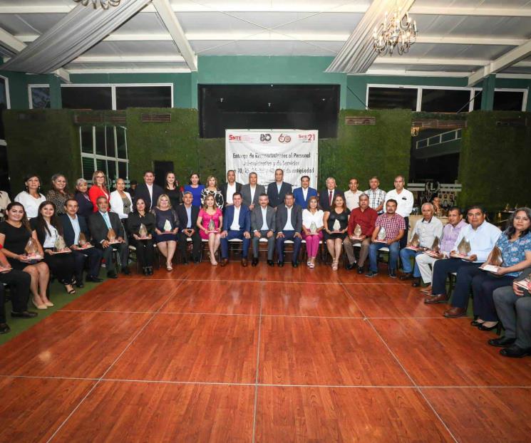 Reconoce Sección 21 a sus agremiados Reconoce Sección 21 a sus agremiados