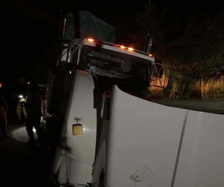 Choque entre tráileres deja un lesionado en General Terán