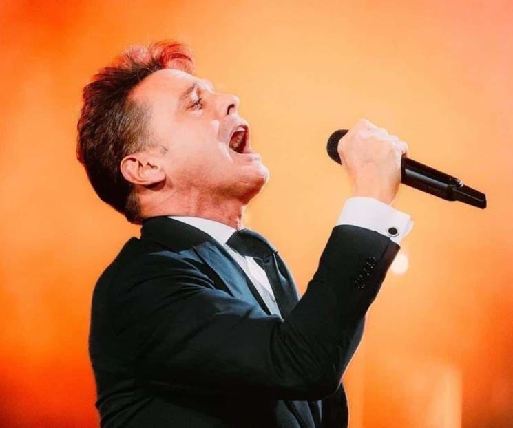 Pese a gripa, Luis Miguel hace vibrar a fanáticos en Chile