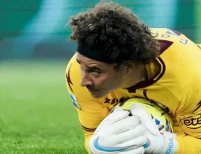 Ochoa salva otra vez al Salernitana