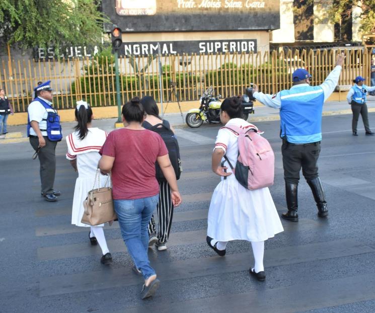 Reanudan operativos en zonas escolares
