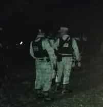 Un grupo de Seguridad Física de Petróleos Mexicanos, fue agredido a balazos por presuntos delincuentes en el municipio de Los Ramones, cuando se encontraban revisando tomas clandestinas en el área.