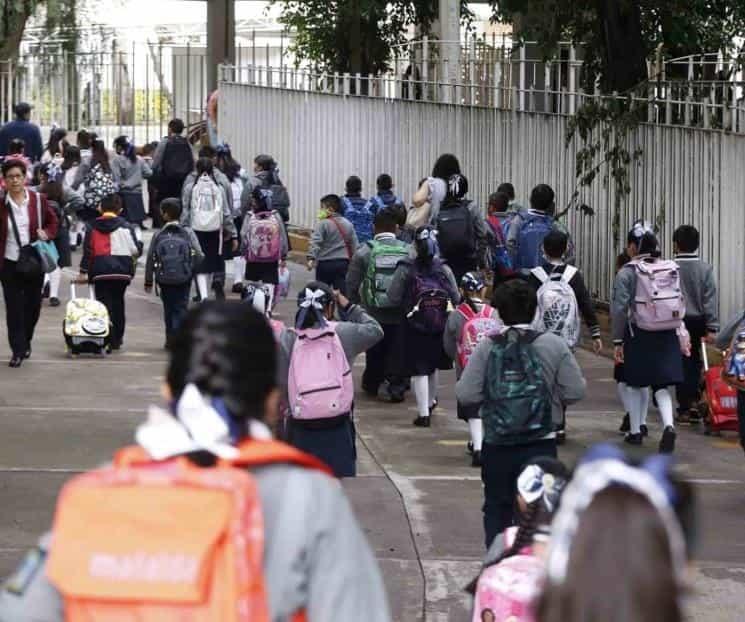 Inicia ciclo escolar 2023-2024 con opiniones divididas