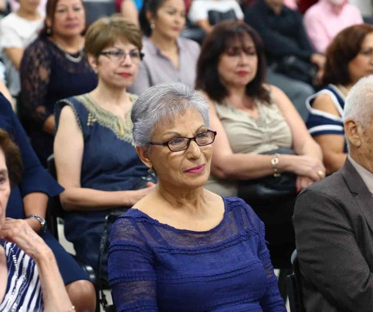 Pide ofrecer perspectivas saludables al adulto mayor