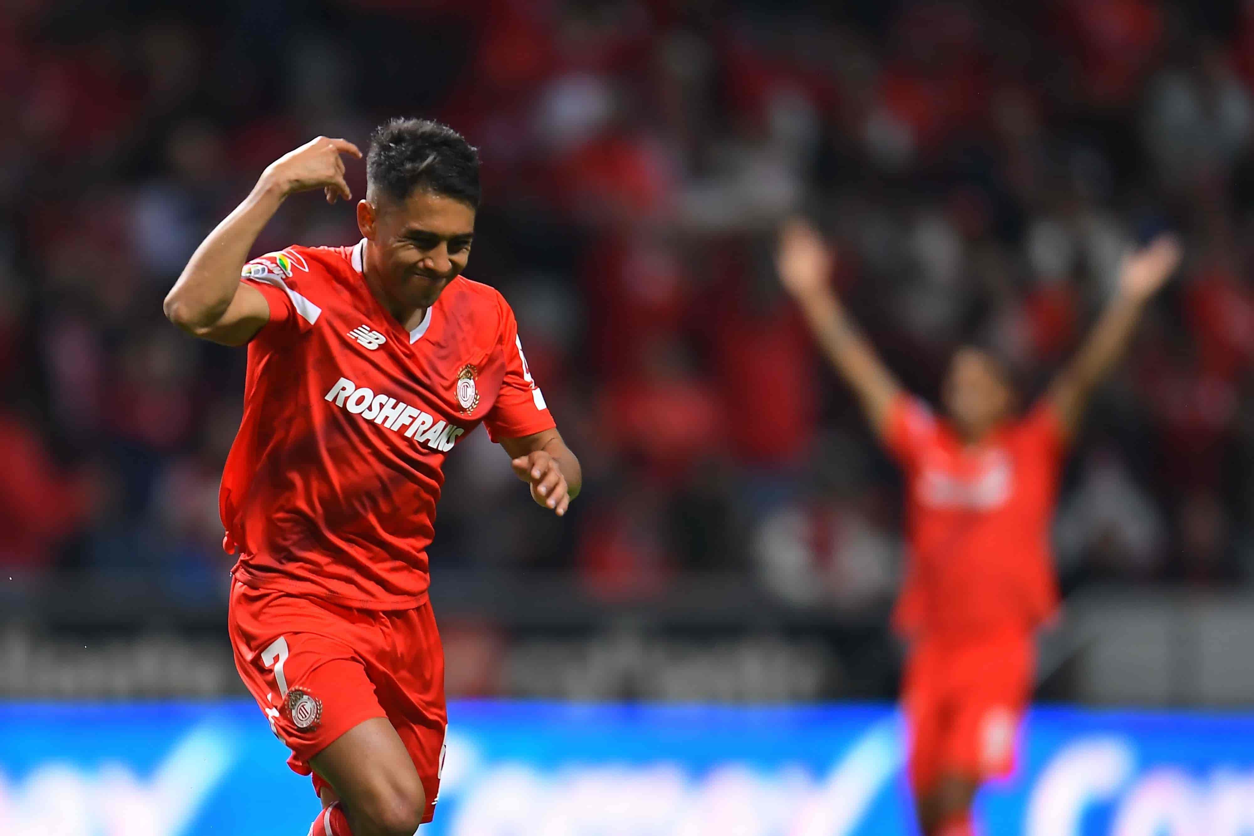Juan Pablo Domíngez hace el 1-0.