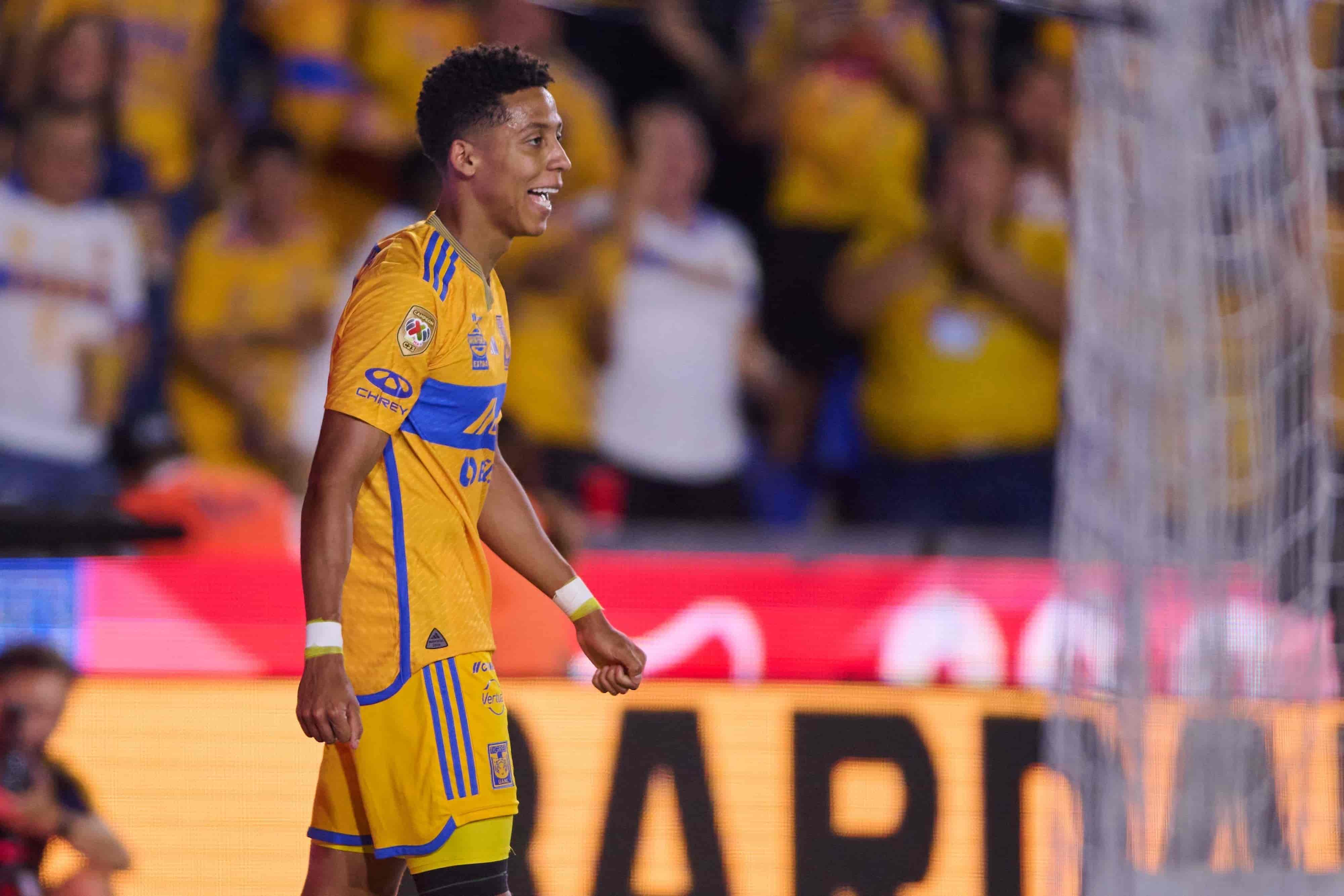 Ozziel Herrera hace empata el encuentro.