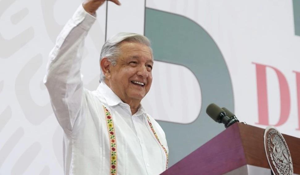 AMLO presume reducción de la pobreza y la desigualdad