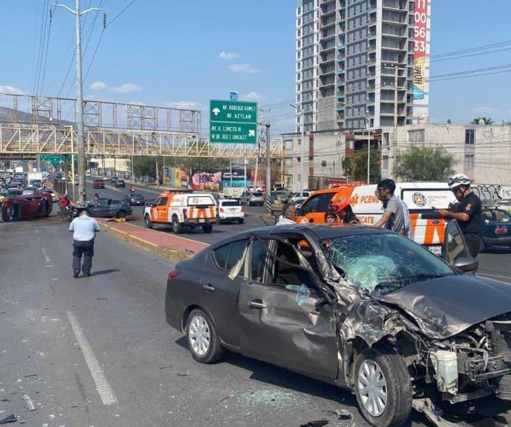 Choque deja ocho lesionados al poniente de Monterrey