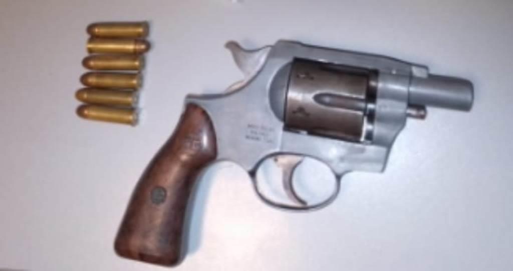 Cae con armas de fuego y droga