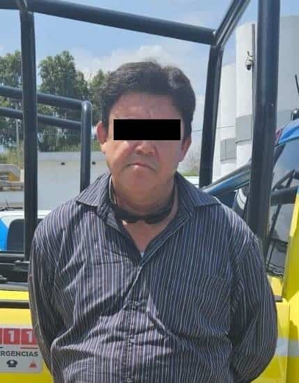 Elementos de la Policía de Investigación de Monterrey detuvieron a un hombre luego de presuntamente insultar a los efectivos de la corporación, quienes acudieron a un reporte de persona con arma de fuego y, al checar su estatus, se informó que cuenta con orden de aprehensión por el delito de robo.