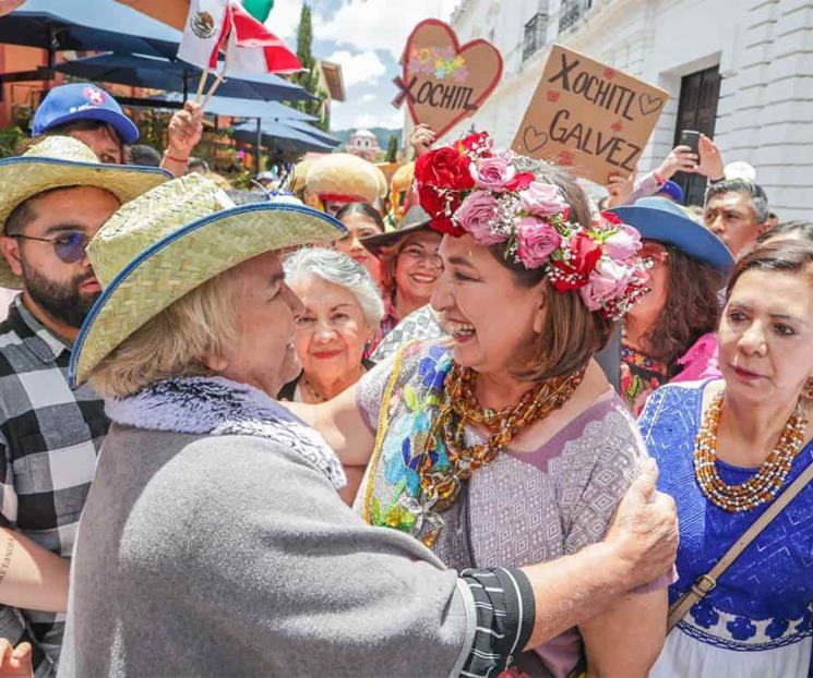 Xóchitl promete bajar edad de pensión