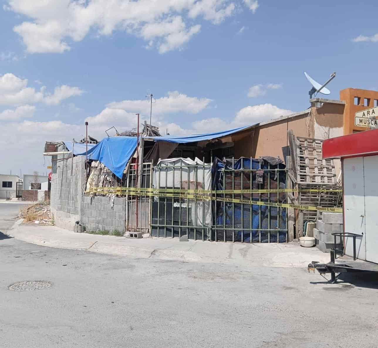 Los gritos de auxilio de algunos de los 40 migrantes hacinados en un domicilio, alertaron a elementos de la Guardia de Proximidad de Apodaca, quienes los rescataron, el domingo en la Colonia Ciudad Natura, donde se detuvo a una mujer y tres hombres.