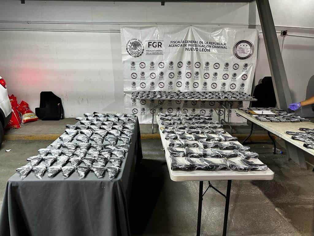 Elementos de la Policía Federal Ministerial, lograron la detención de una persona, que transportaba material bélico en un vehículo,  en el municipio de Galeana, Nuevo León.