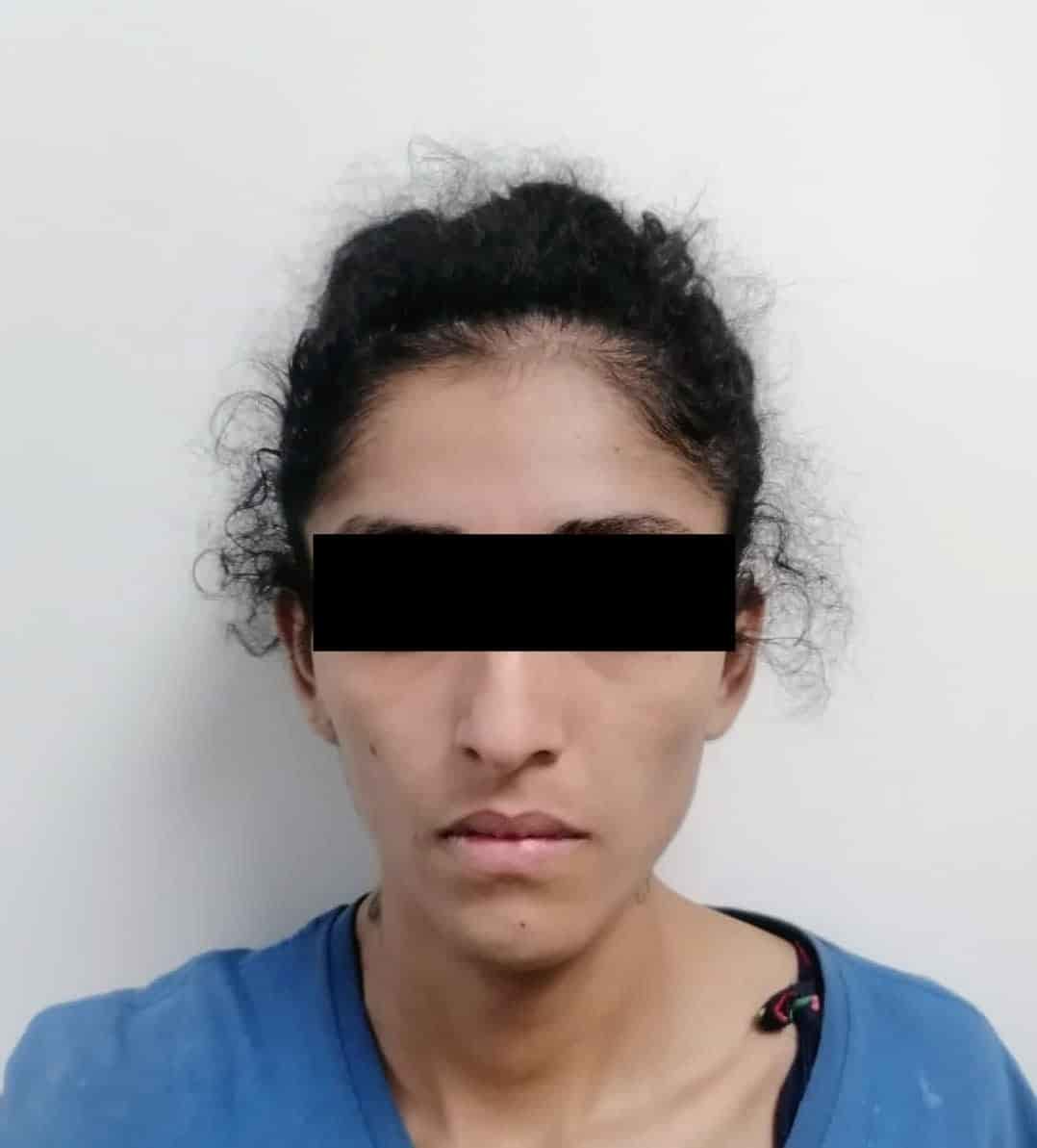 Una mujer, así como su pareja, acusados del feminicidio de su hija de 5 años de quien tiraron su cuerpo en García, y lesiones a otro de 7, en el municipio de Escobedo, fueron detenidos por elementos de la Agencia Estatal de Investigaciones y vinculados a proceso.