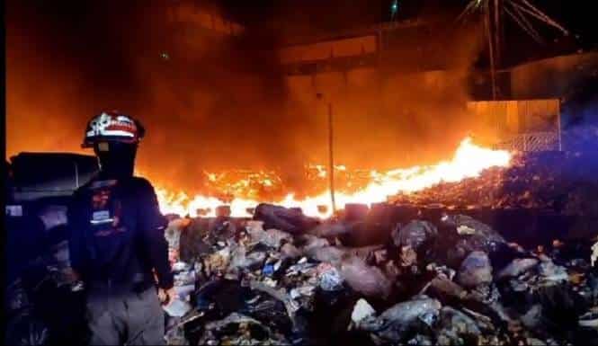 El incendio de una planta de transferencia de Simeprode, movilizó ayer a elementos de Bomberos de Nuevo León y efectivos de rescate, en el municipio de Guadalupe.