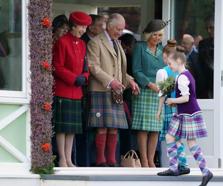 Carlos III y el príncipe Andrés se habrían reconciliado