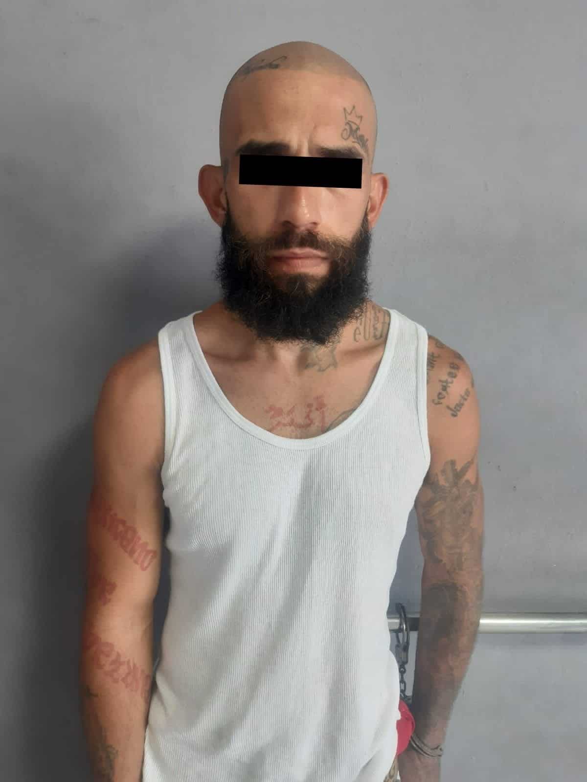 Tras insultar a elementos de la policía de PROXPOL, un hombre apodado “El Babo”, fue detenido ya que cuenta con una orden de aprehensión vigente por delitos contra la salud.