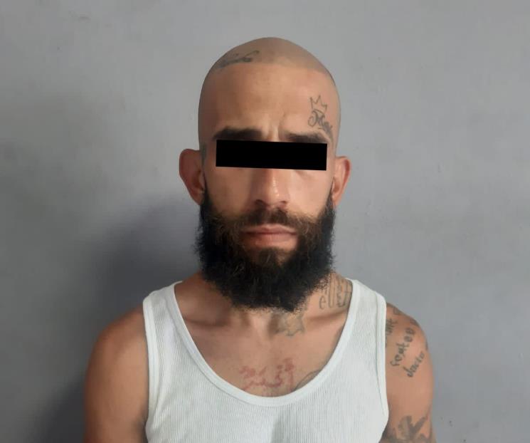 Aprehenden a sujeto tras insultar a policías