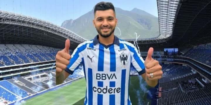 Tecatito Corona buscará titularidad en los Rayados 